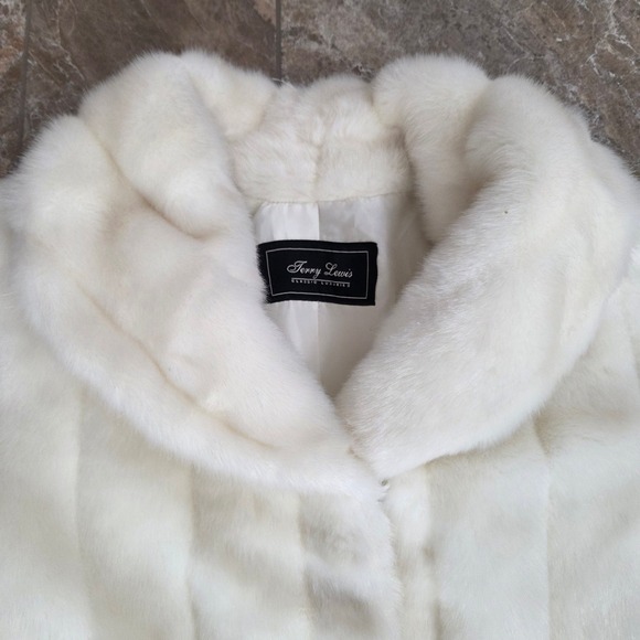 Terry Lewis Classic Luxuries Faux Fur Coat Winter White Ribbed Longline Coat - Picture 3 of 12